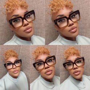 Meet your Posher, Antoinette